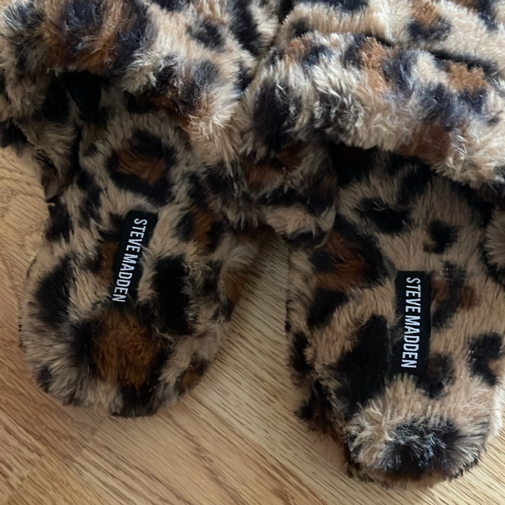 New without tag, Steve Madden Slippers. - Picture 4 of 4